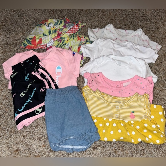 Girls spring/summer lot size 12 months - Picture 1 of 4